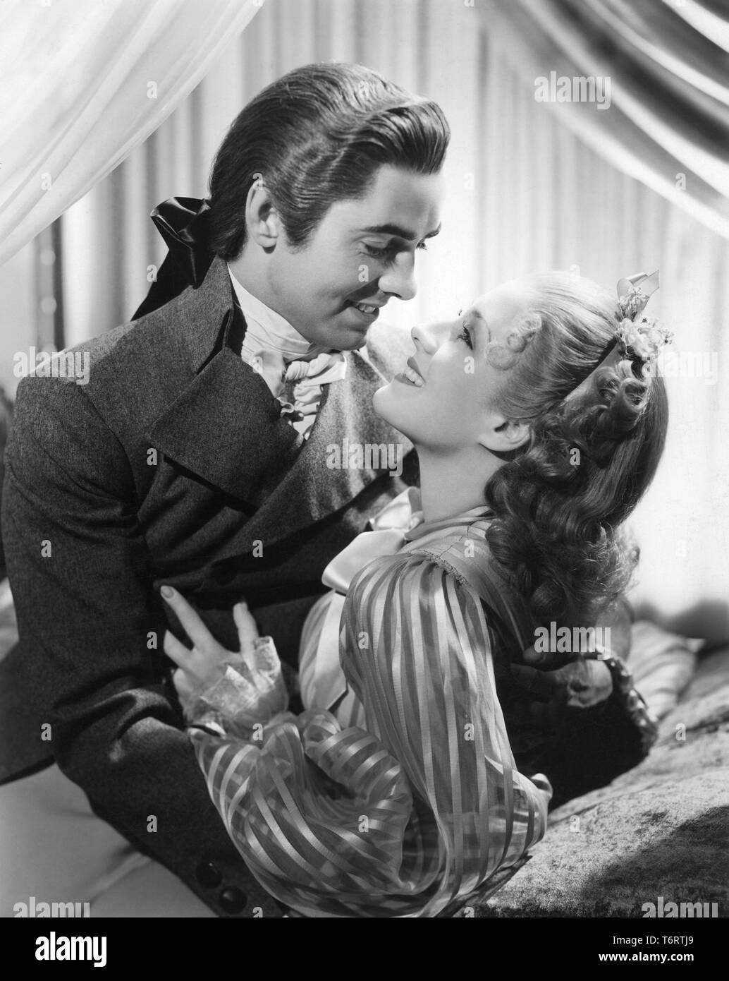 Norma Shearer Tyrone Power in MARIA ANTONIETTA 1938 regista W.S. Ritratto di Van Dyke di Laszlo WILLINGER Gowns Gilbert Adrian Metro Goldwyn Mayer Foto Stock