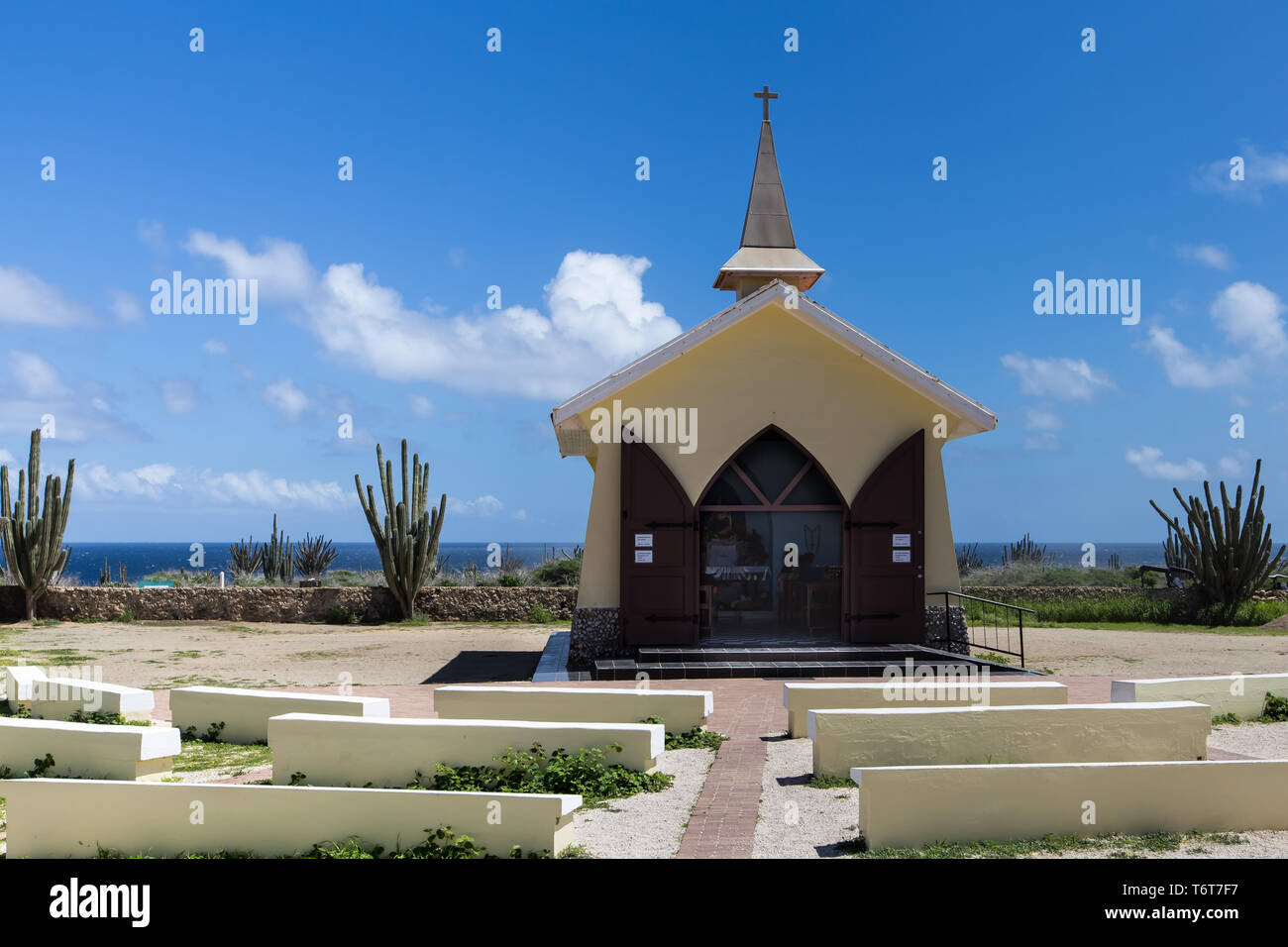 Alto Vista giardini della Chiesa sull'isola di Aruba Foto Stock