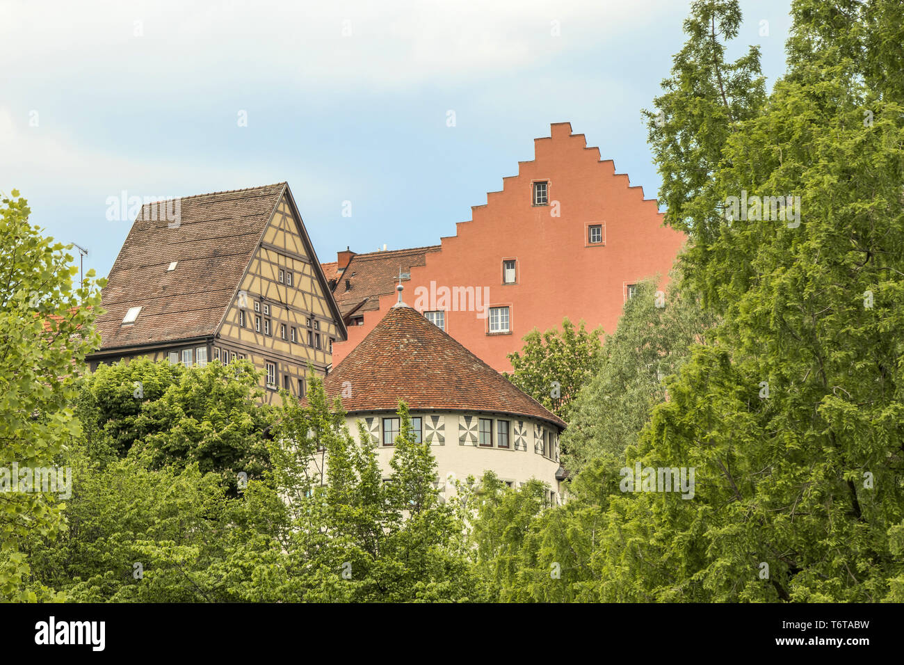 Schützenturm e Municipio sulla parete della città in Engen/Hegau Foto Stock