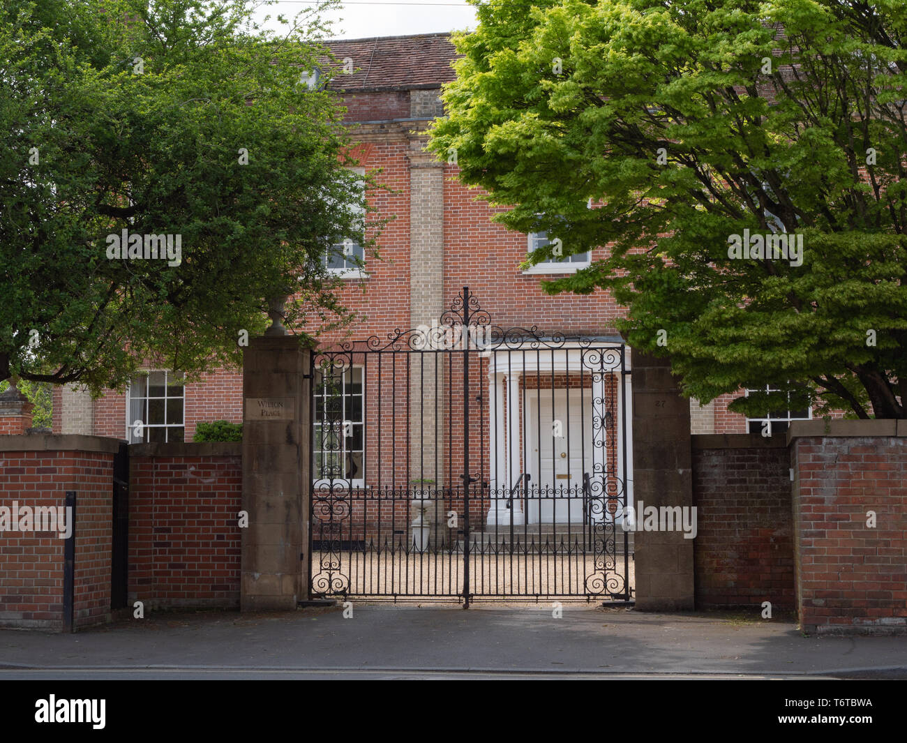 Casa facciate a Wilton House, West Street, a Wilton, Salisbury, Wiltshire, Regno Unito. Foto Stock