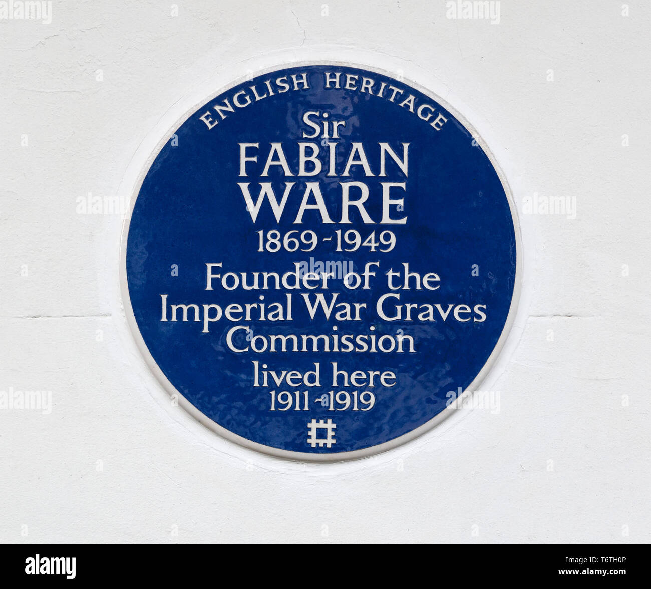 Londra, Inghilterra, Regno Unito. Blu Commemorative Plaque: Sir Fabian Ware (1869-1949) fondatore della Imperial War Graves Commissione vissuto qui 1911-1919. 14 W... Foto Stock
