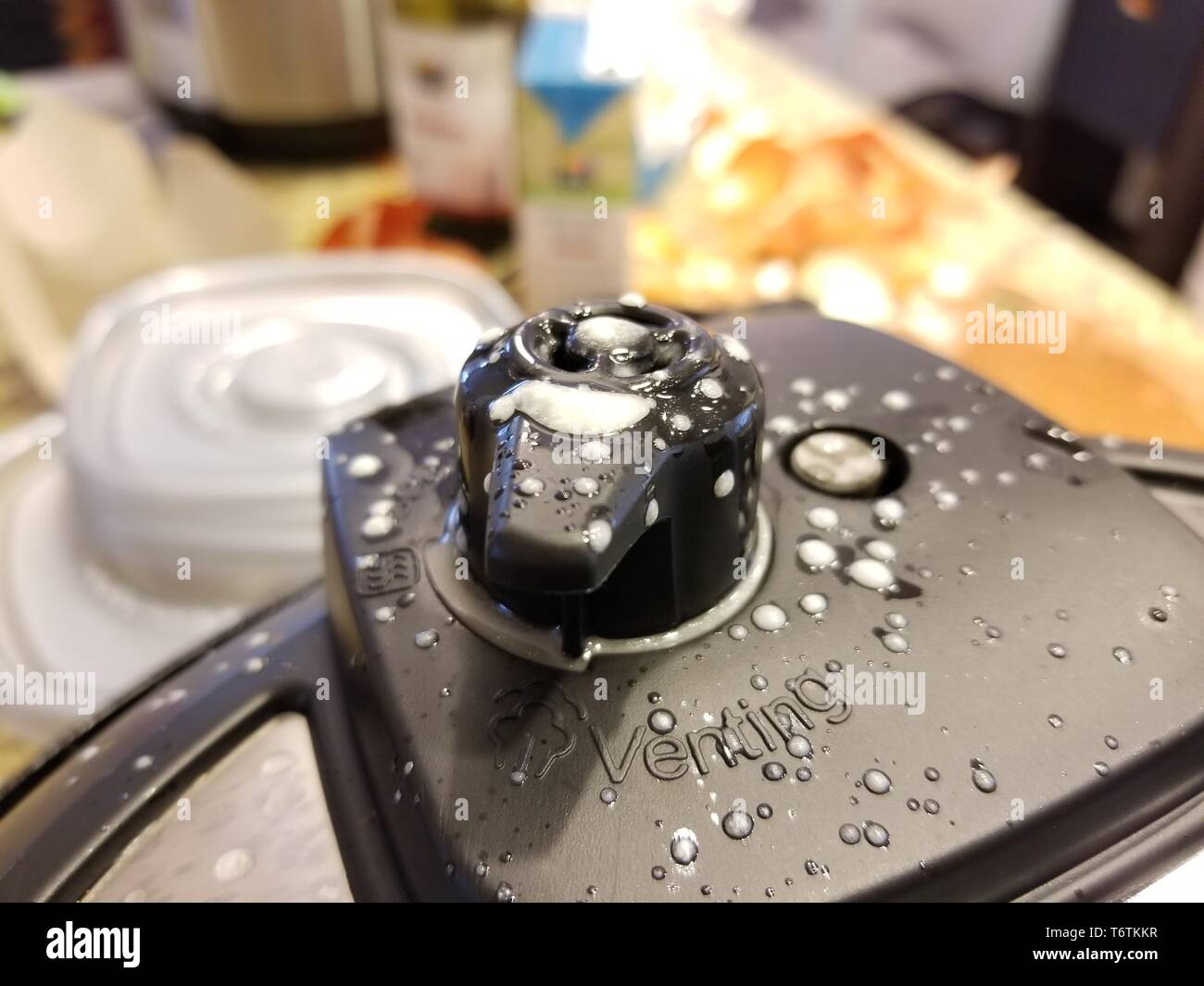 Close-up del pannello anteriore del popolare Instant Pot apparecchio di cottura; Instant Pot capogruppo fuse con Corelle nei primi mesi del 2019, 5 marzo 2019. Foto Stock