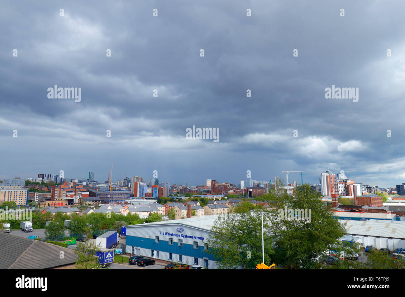 Leeds City skyline appena prima di una tempesta. Foto Stock