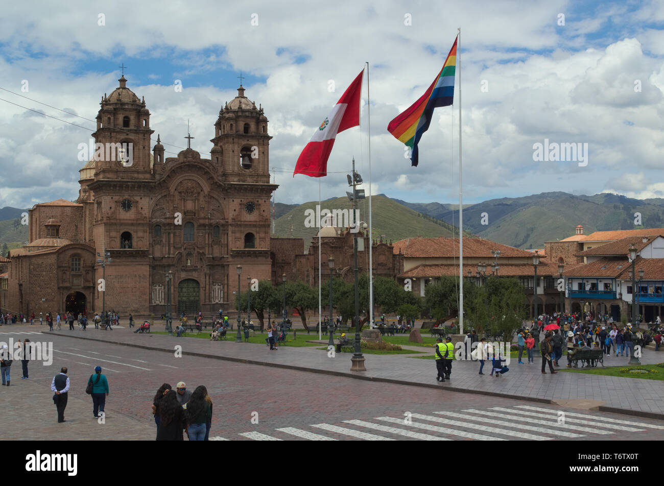 Vista esterna della chiesa della Compañia de Jesus e la piazza principale, in Cusco, Perù. Foto Stock