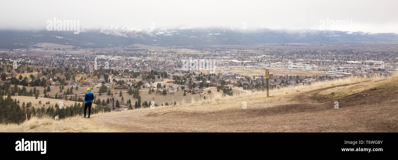 Una vista panoramica di Missoula, Montana da un sentiero sul Monte Sentinel. Foto Stock