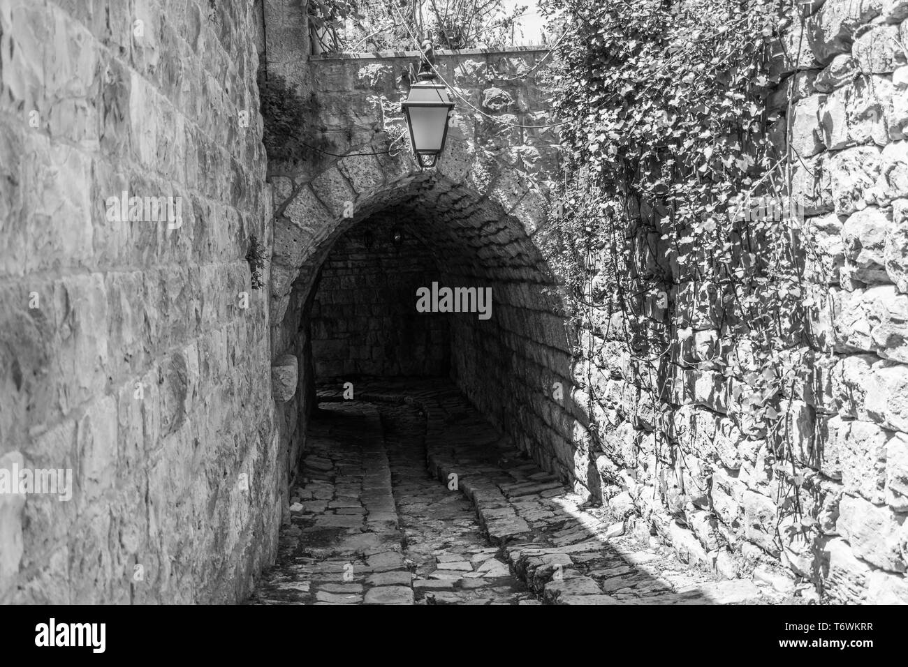 Questa è una cattura delle vecchie strade in Der el Kamar un villaggio situato in Libano e che potete vedere nella foto la vecchia a piedi fatta di pietre con un suo Foto Stock