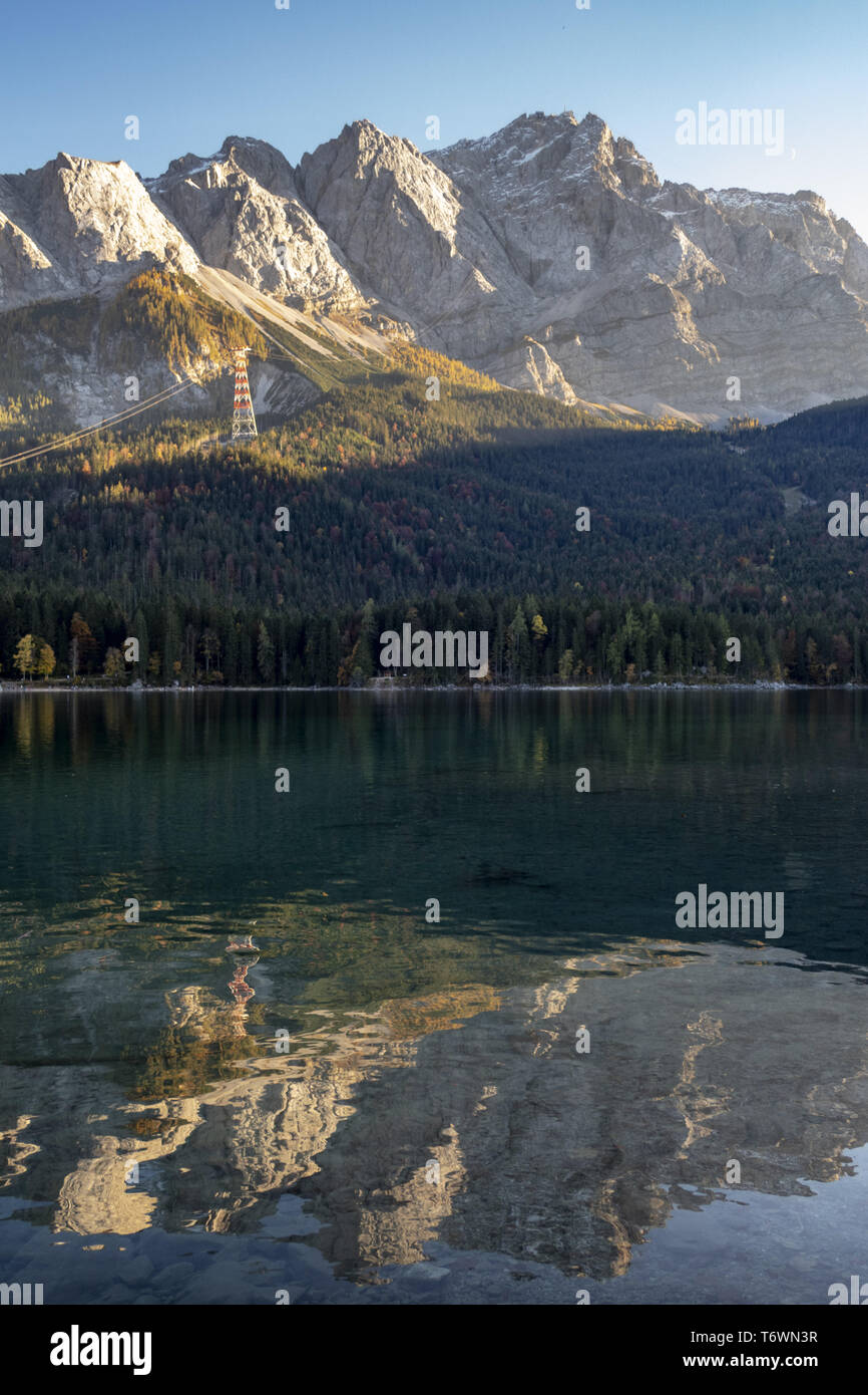 Guardare al Zugspitze, la montagna più alta in Germania Foto Stock