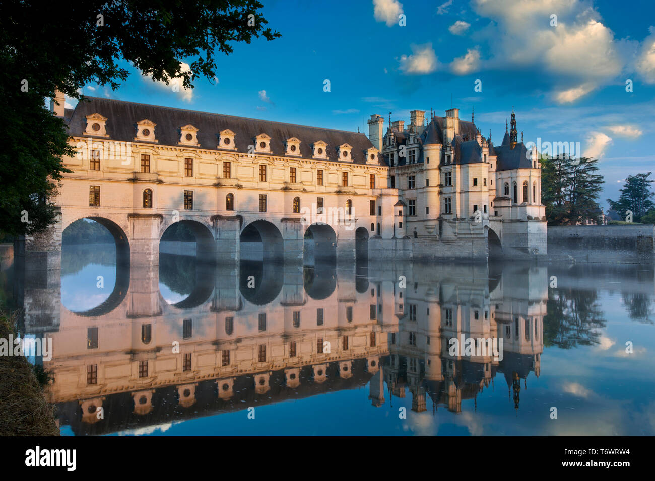 Prime luci del mattino sul Chateau Chenonceau, Indre-et-Loire, centro, Francia Foto Stock