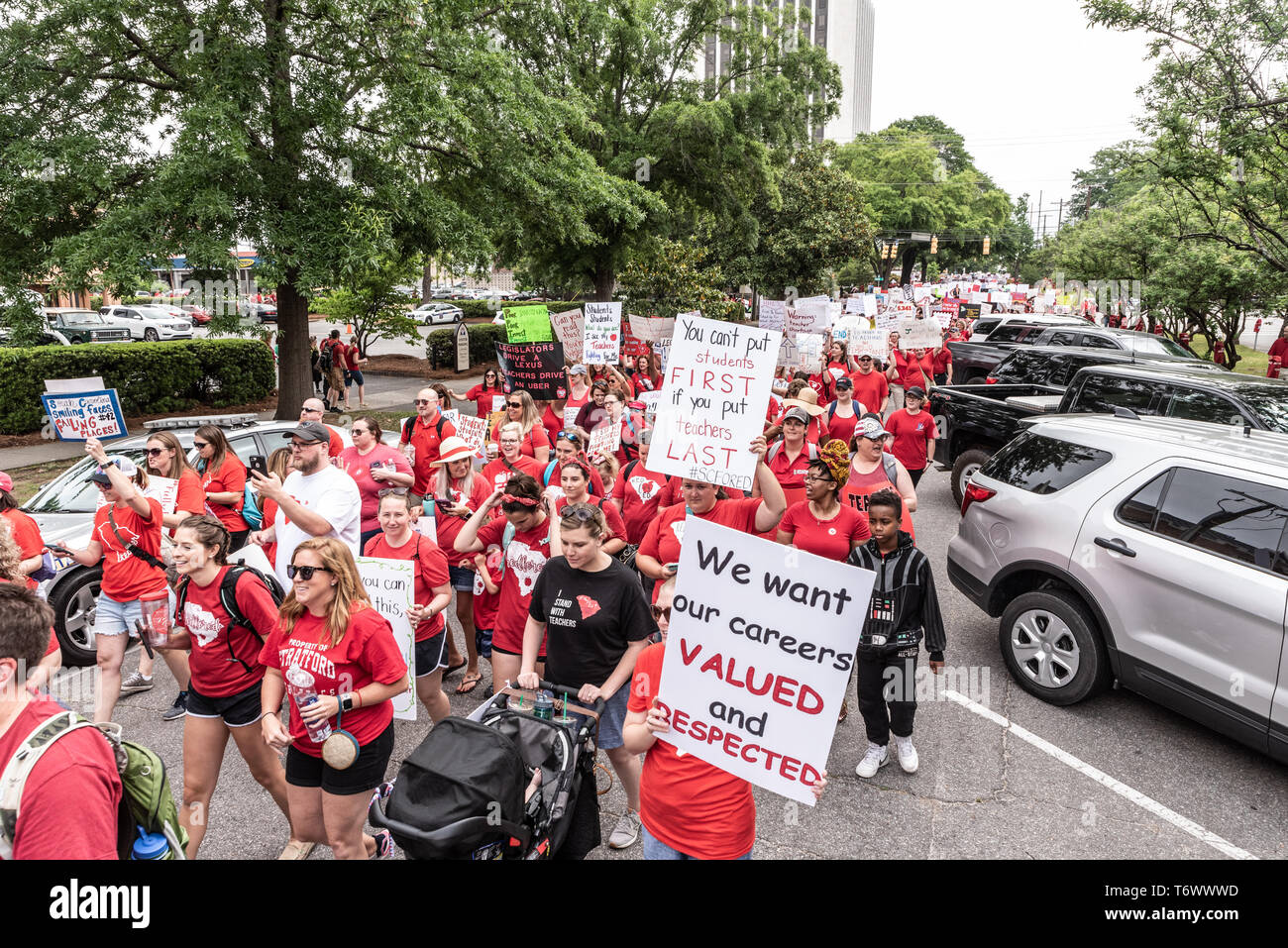 Columbia nella Carolina del Sud STATI UNITI D'America - 1 Maggio 2019: 10.000 insegnanti di tutta South Carolina band insieme a protestare scarse condizioni di lavoro nelle scuole S.C.. Foto Stock