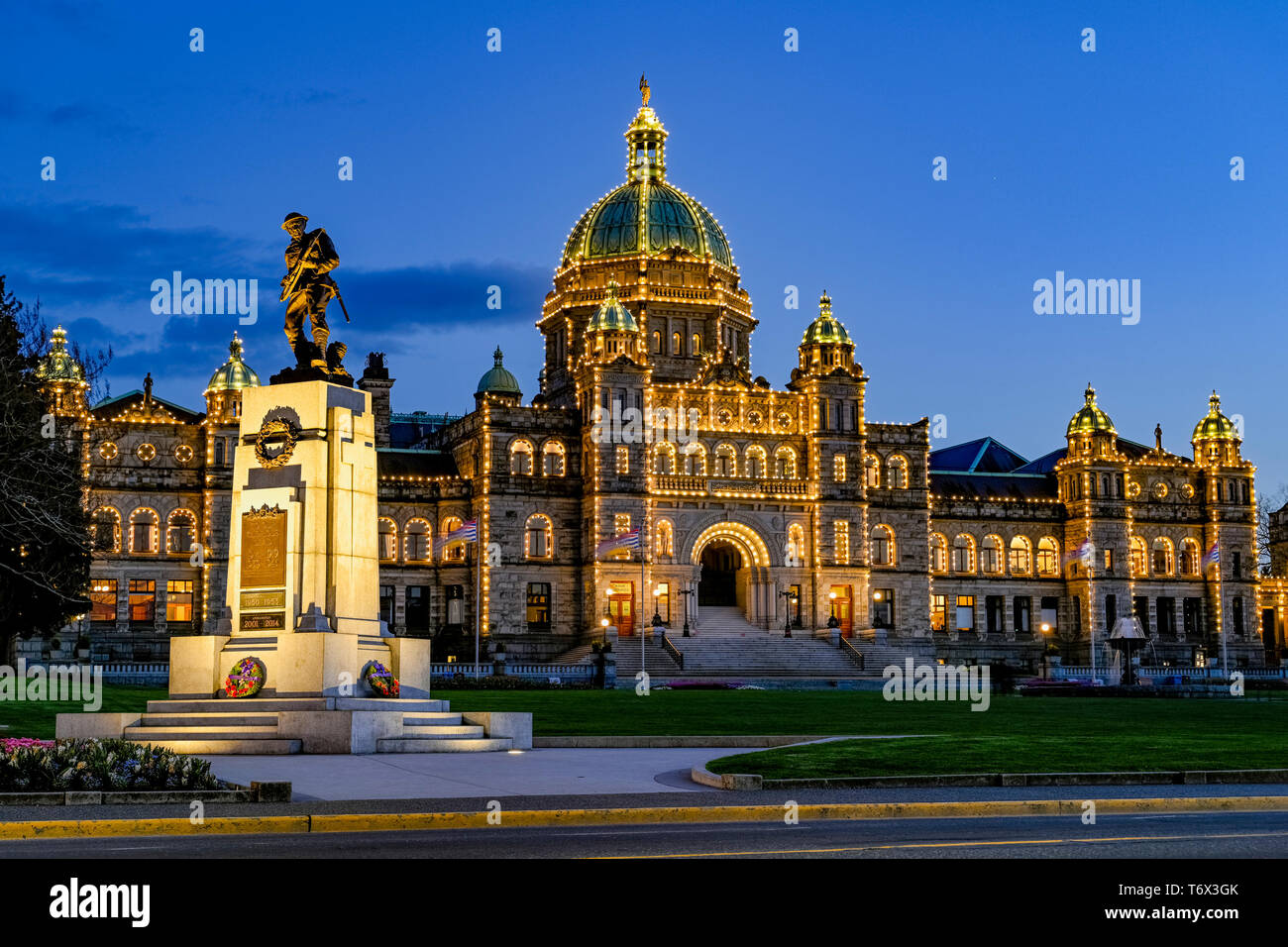 Il cenotafio, notte, British Columbia legislatura, Victoria, British Columbia, Canada Foto Stock