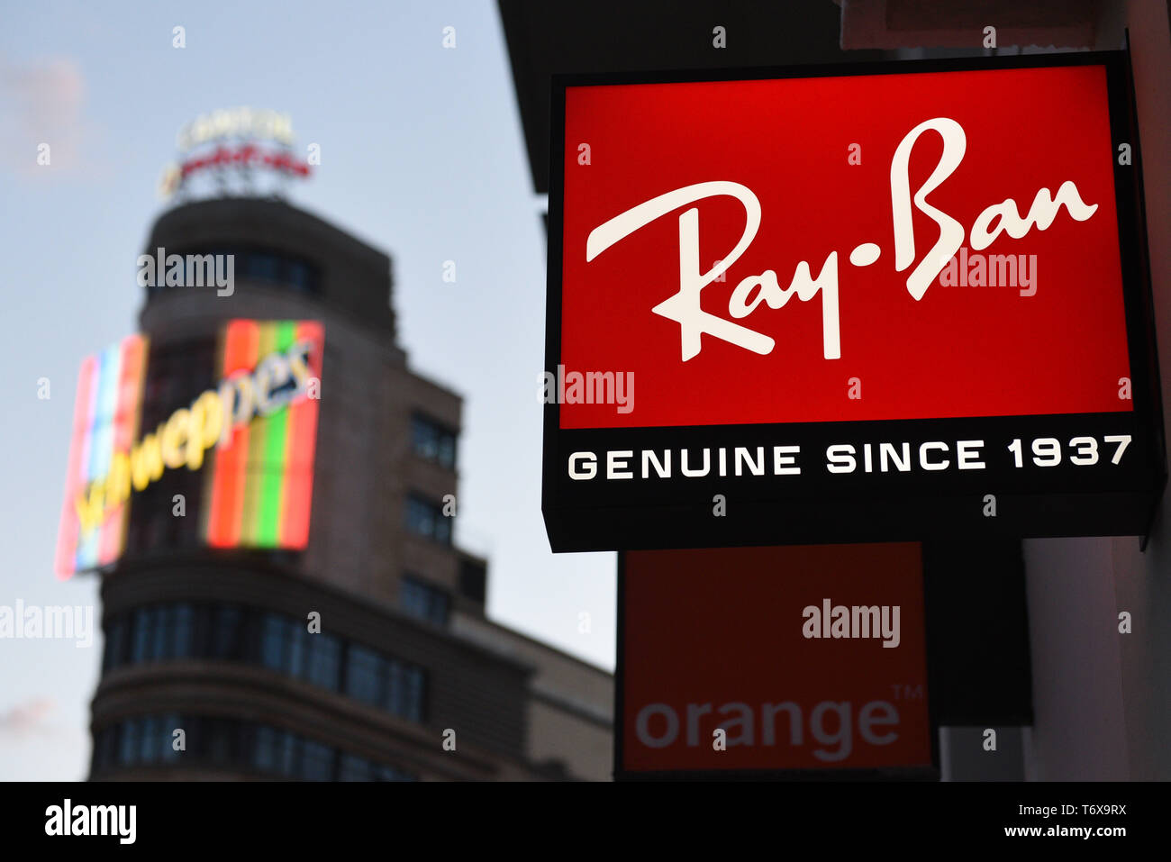 Madrid, Madrid, Spagna. Il 2 maggio, 2019. Il Ray Ban logo che si vede in un Ray Ban Store in Madrid. Credito: John Milner/SOPA Immagini/ZUMA filo/Alamy Live News Foto Stock