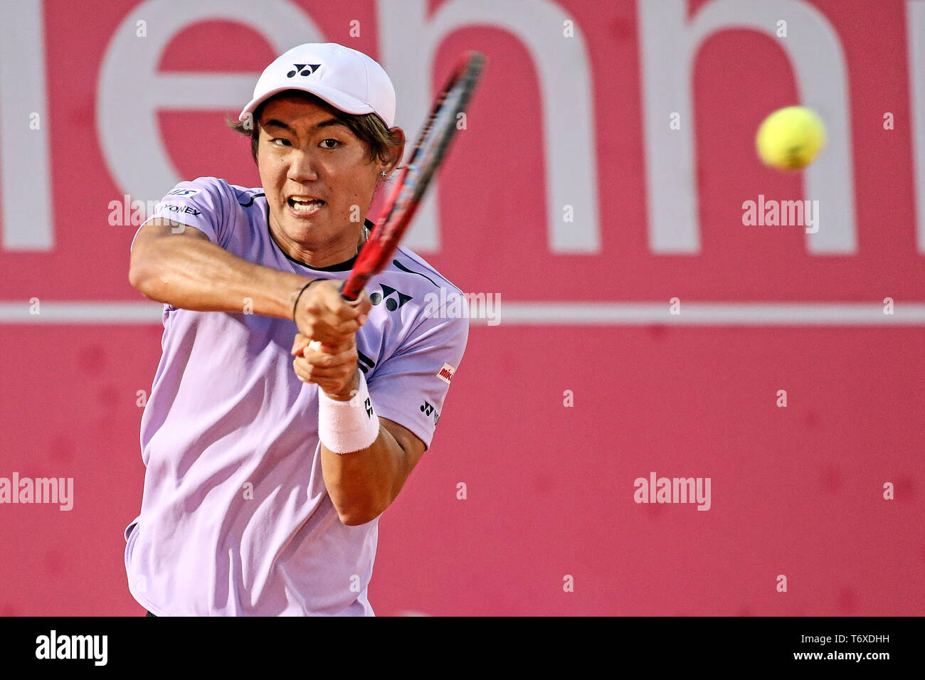 Yoshihito Nishioka dal Giappone in azione durante il giorno 6 del millennio Estoril Open 2019. Foto Stock