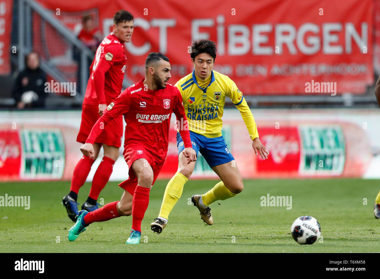 ENSCHEDE , 03-05-2019 , Grolsch Veste, stagione 2018 - 2019 , Keukenkampioen divisie , Oussama Assaidi. Sai van Wermeskerken durante il gioco FC Twente - SC Cambuur Foto Stock