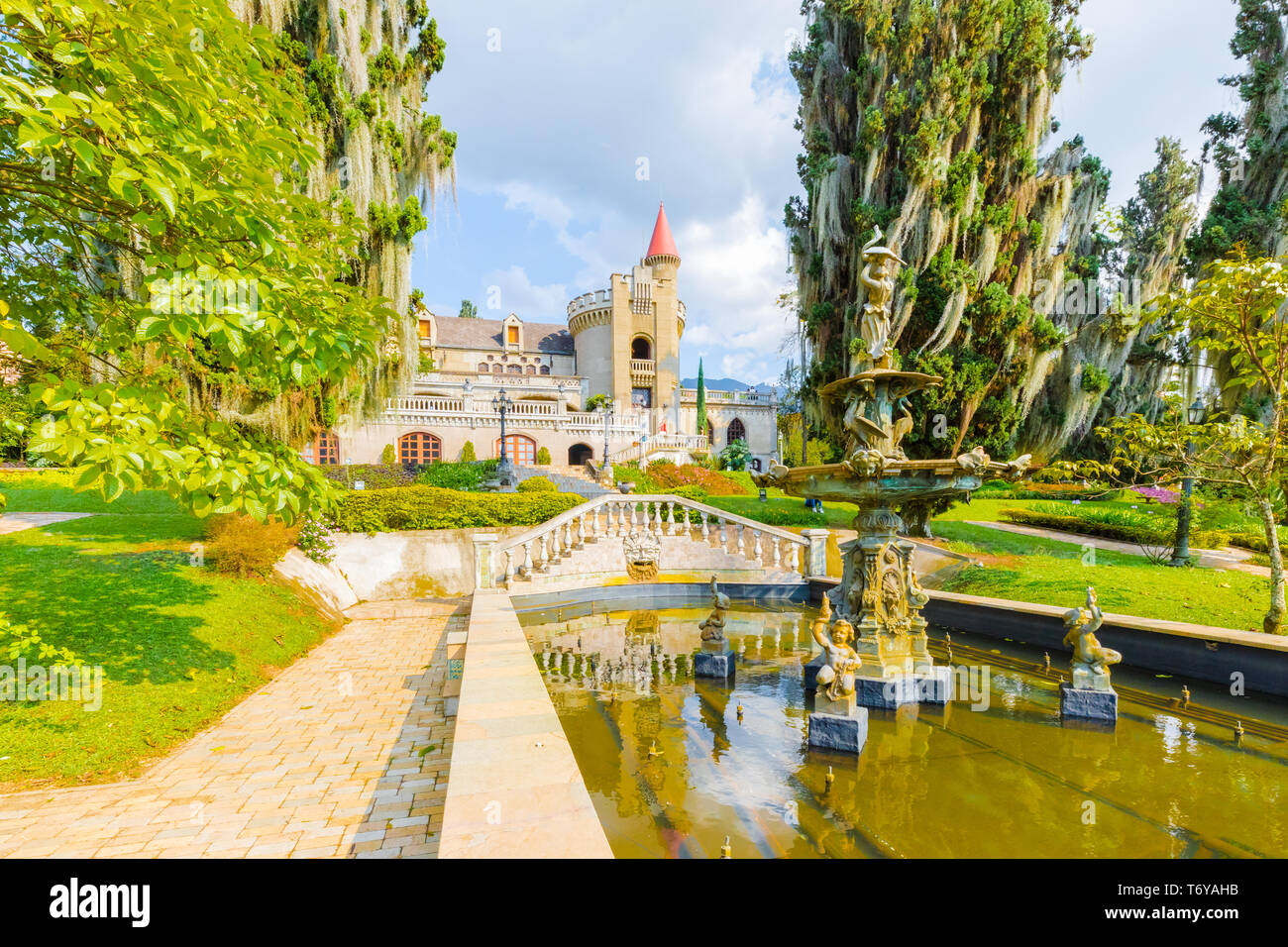 Il Museo del Castello vista dal giardino di Medellin in Colombia Foto Stock