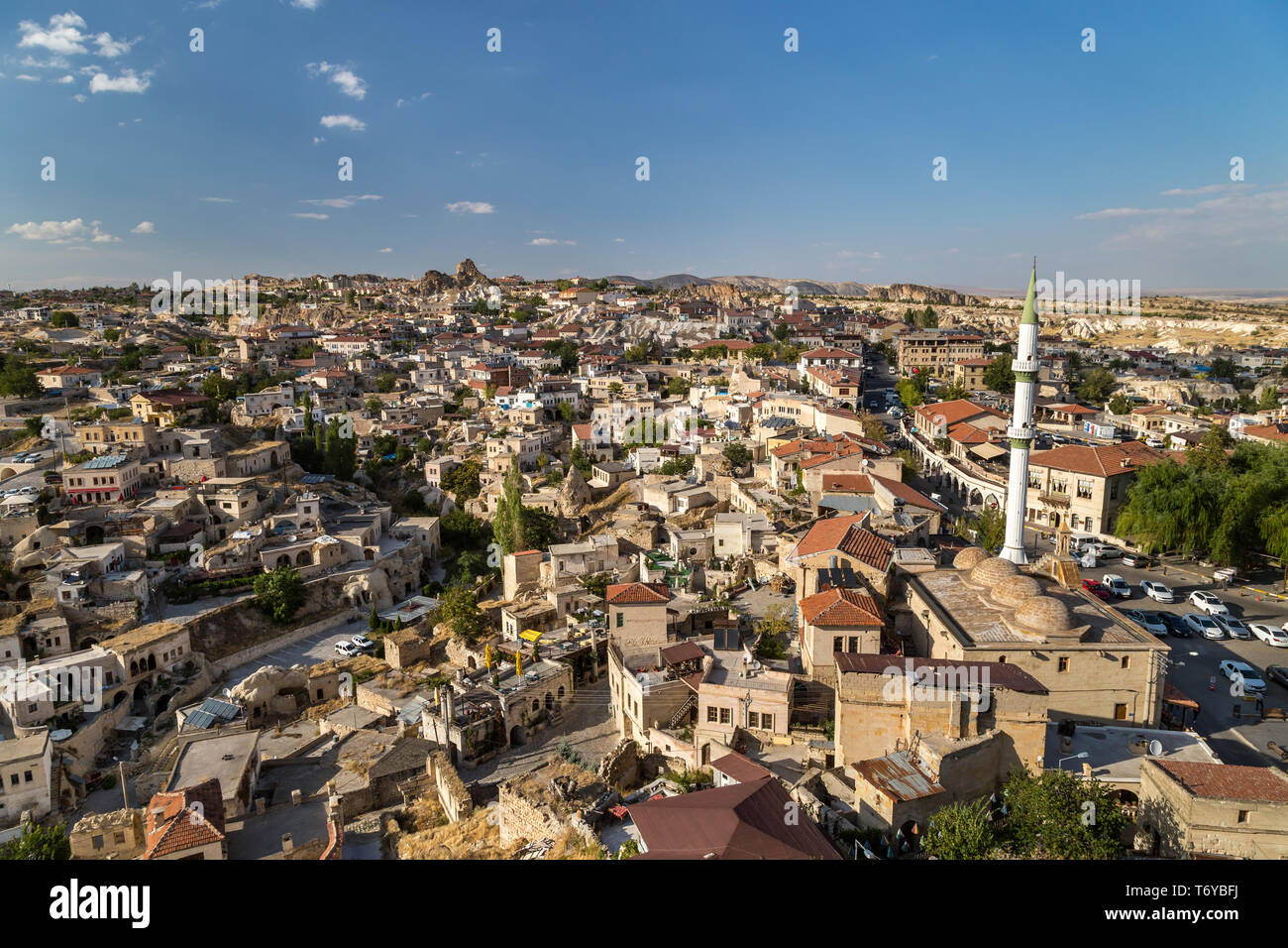 Vista di una città con una moschea. Ortahisar, Turchia Foto Stock