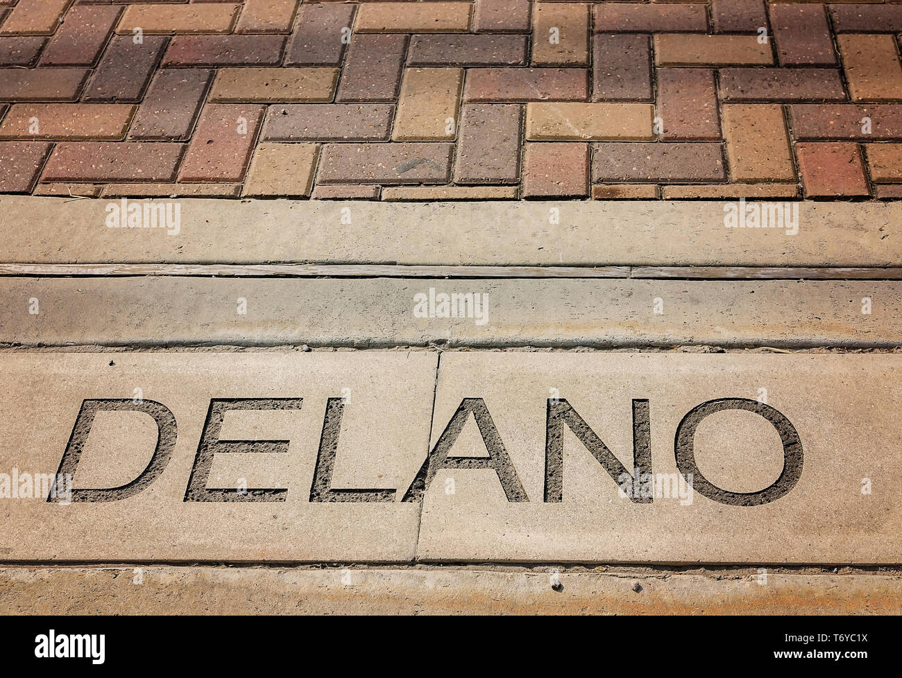 Delano Street del nome è incorporato nel marciapiede, Sett. 4, 2017, Houston, Texas. Foto Stock