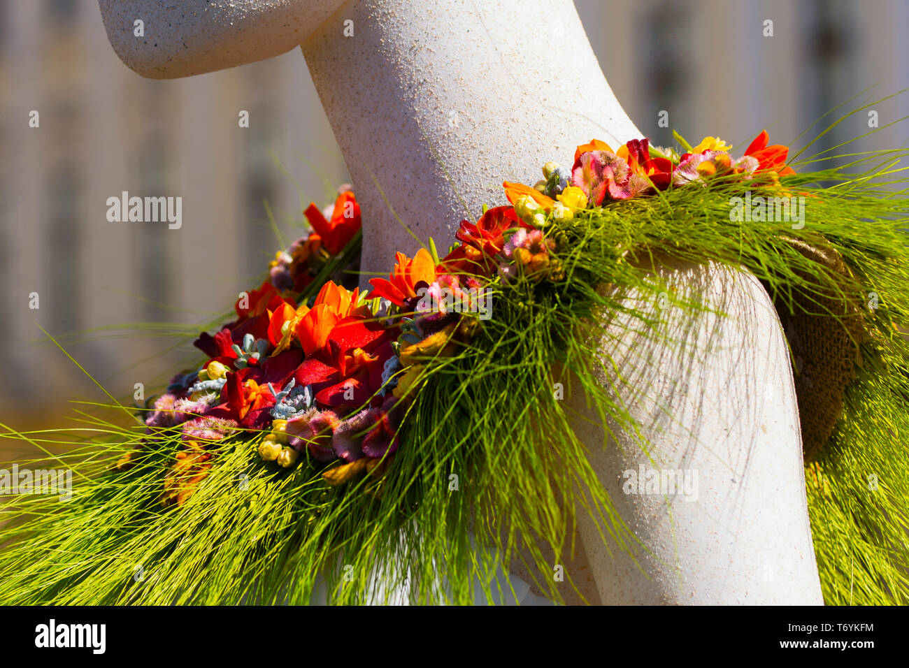 Stile Boho Collana fatta di elementi naturali, presentato in un festival floreale in Timisoara, Romania Foto Stock