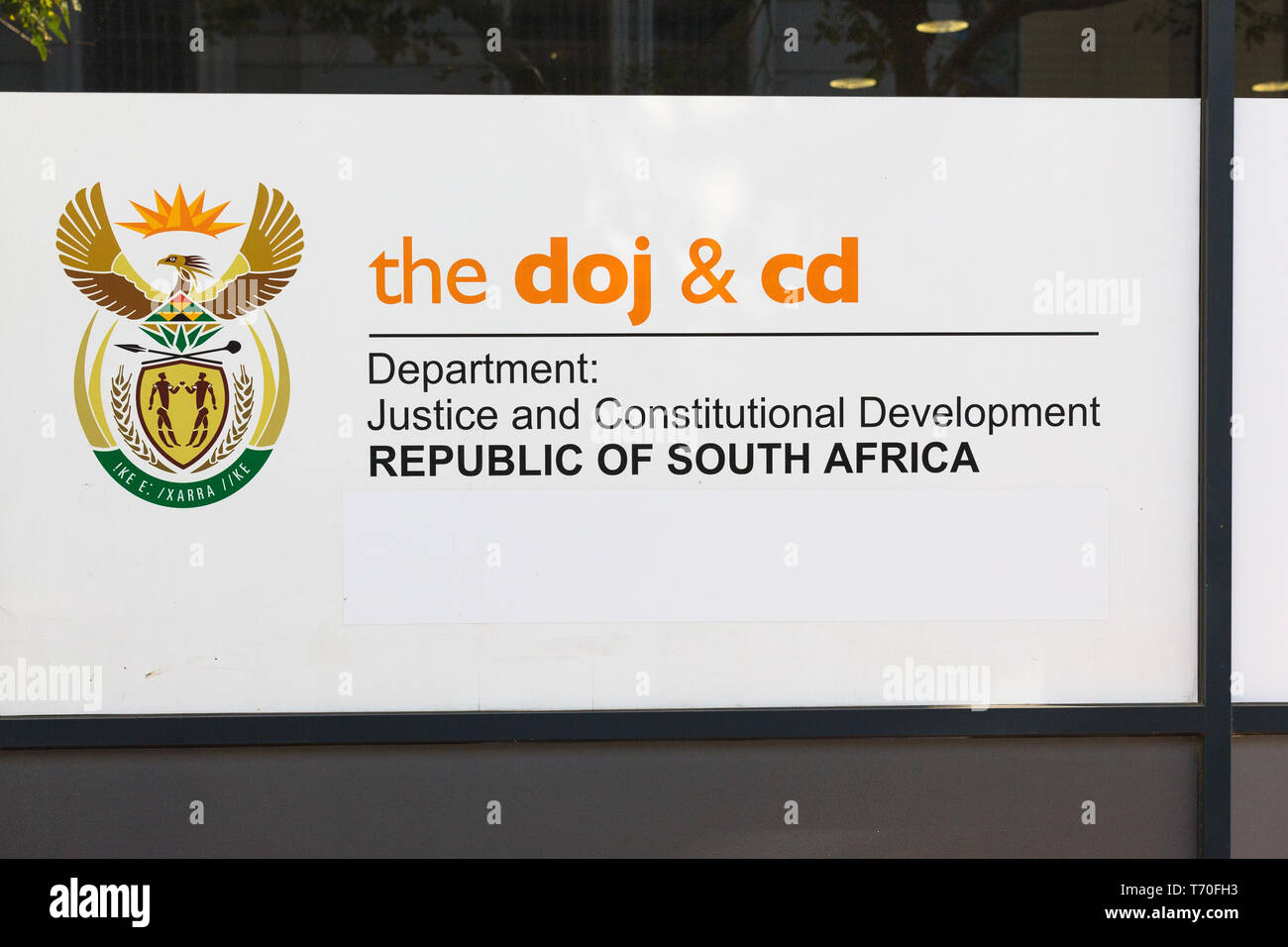 Dipartimento di giustizia e sviluppo costituzionale di segno o di pensione presso un ufficio del governo nel centro di Città del Capo, Sud Africa Foto Stock