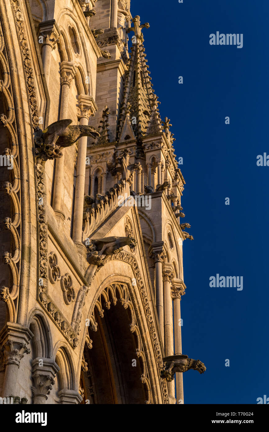 Dettagli architettonici di una cattedrale gotica Foto Stock