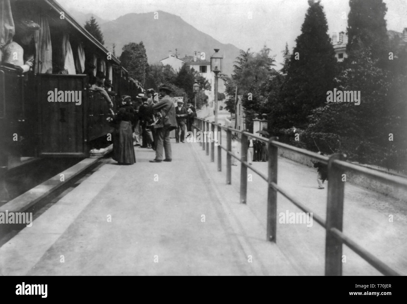 Stazione ferroviaria, Menaggio, Lombardia, Italia 1902. Foto Stock