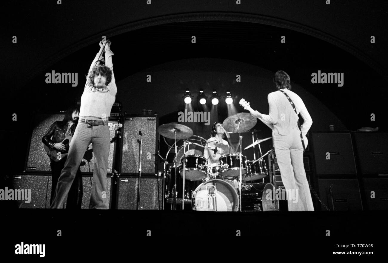 VOORBURG, Paesi Bassi - 10 Marzo: Roger Daltrey da chi si esibisce dal vivo sul palco di Voorburg, Paesi Bassi il 10 marzo 1973 (foto di Gijsbert Hanekroot) Foto Stock