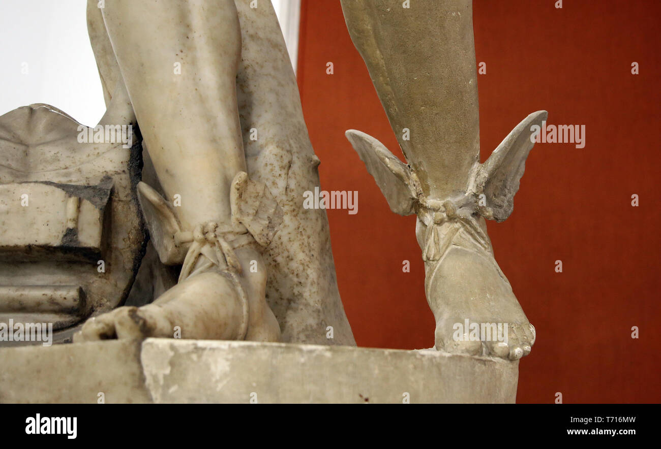 Statua di Mercurio (Hermes). Dettaglio di talaria, alato sandali. Italica. 2° cent. Museo archeologico di Siviglia. Andalusia. Spagna. Foto Stock