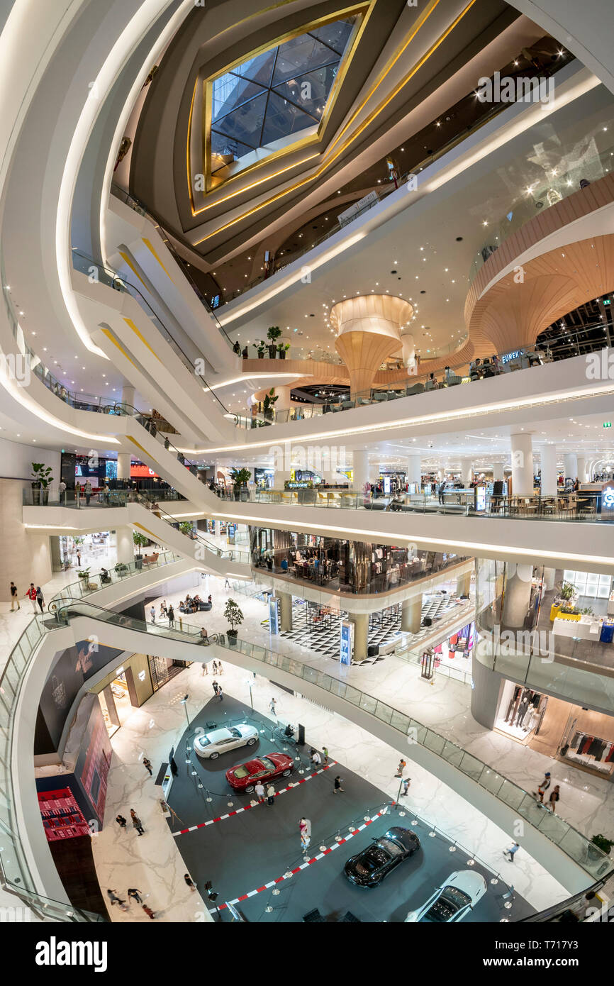 Interieur di icona centro commerciale Siam, Iconsiam shopping mall , Bangkok, Thailandia Foto Stock
