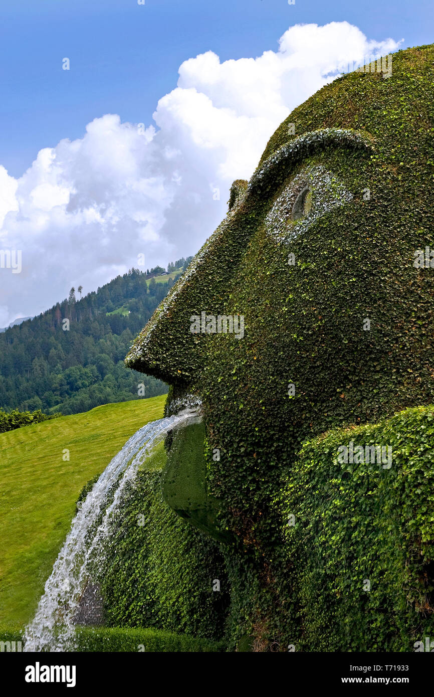 Wattens, Tirolo / Austria: Il Gigante è una fontana creato dall'artista austriaco André Heller, situato all'entrata per i Mondi di Cristallo Swarovski Foto Stock