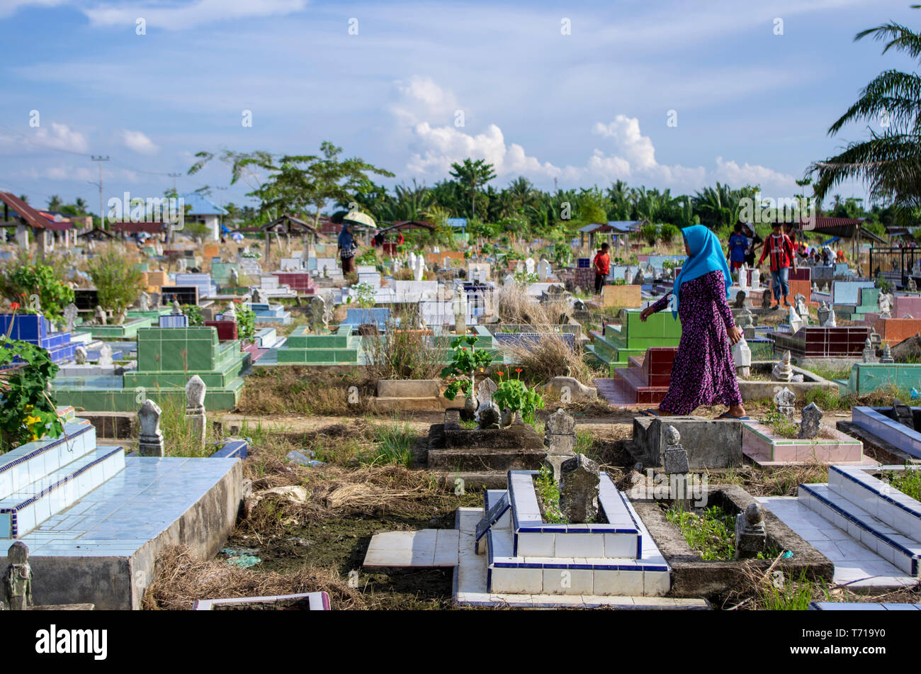 Grave pellegrinaggio, è una tradizione di musulmani indonesiani prima dell'ingresso del mese di Ramadan Foto Stock