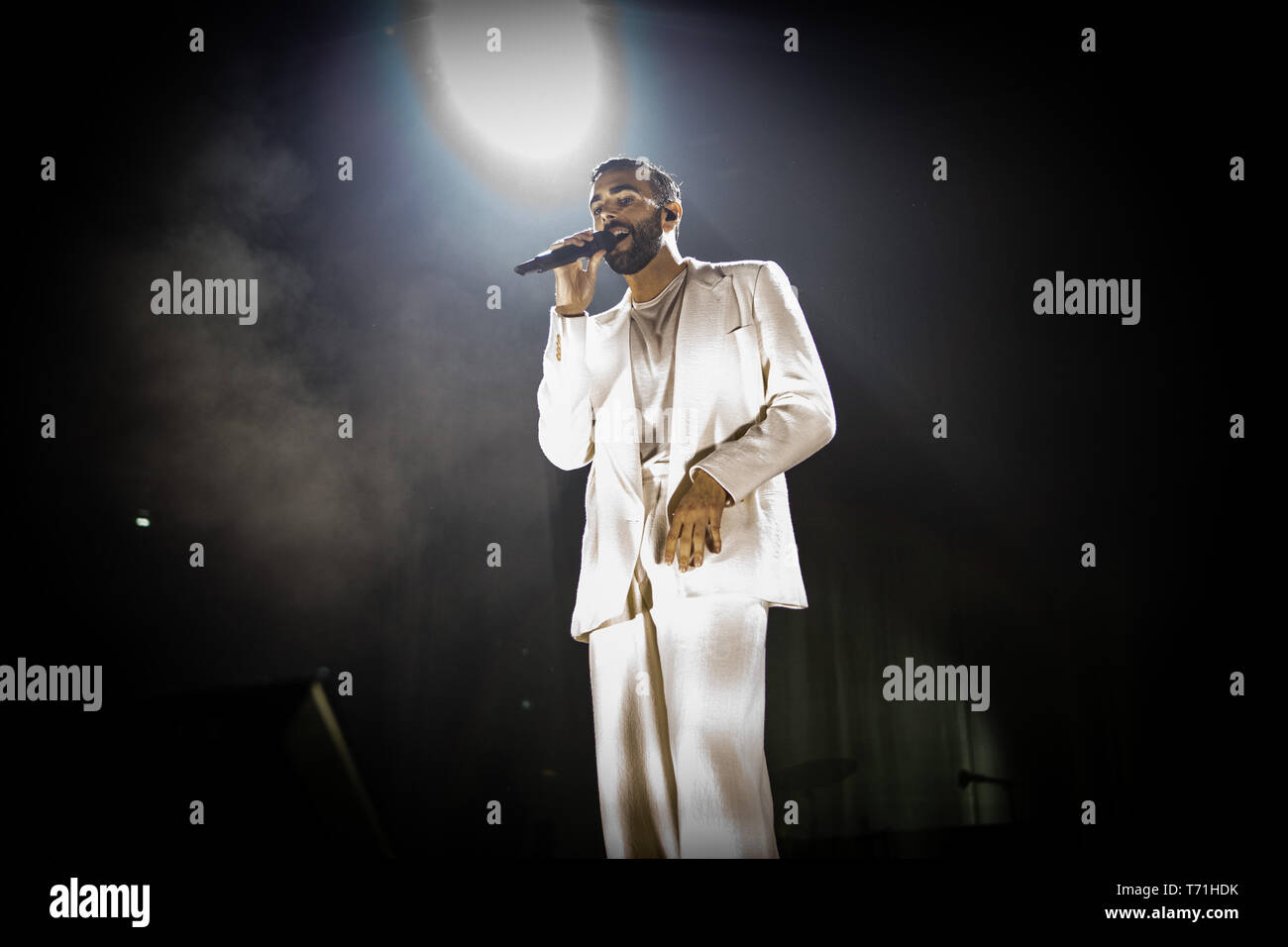 1 Maggio, Milano. Marco Mengoni esegue live @ Mediolanum Forum di Assago. Copyright Davide Merli / Alamy Foto Stock