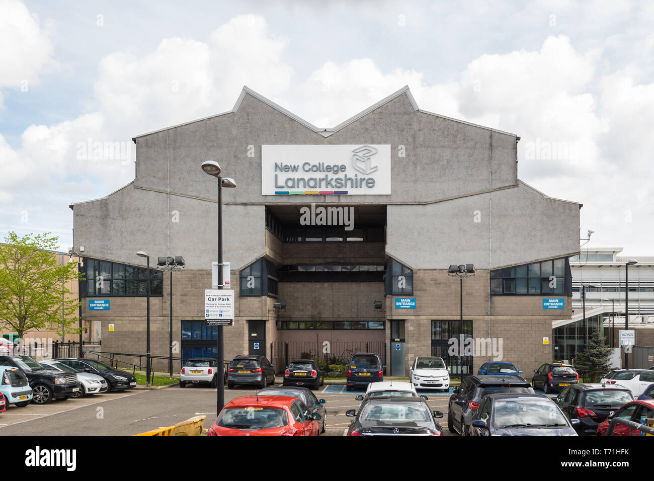 New College, Cumbernauld, North Lanarkshire, Scozia, Regno Unito - simbolo originale della lista B Foto Stock