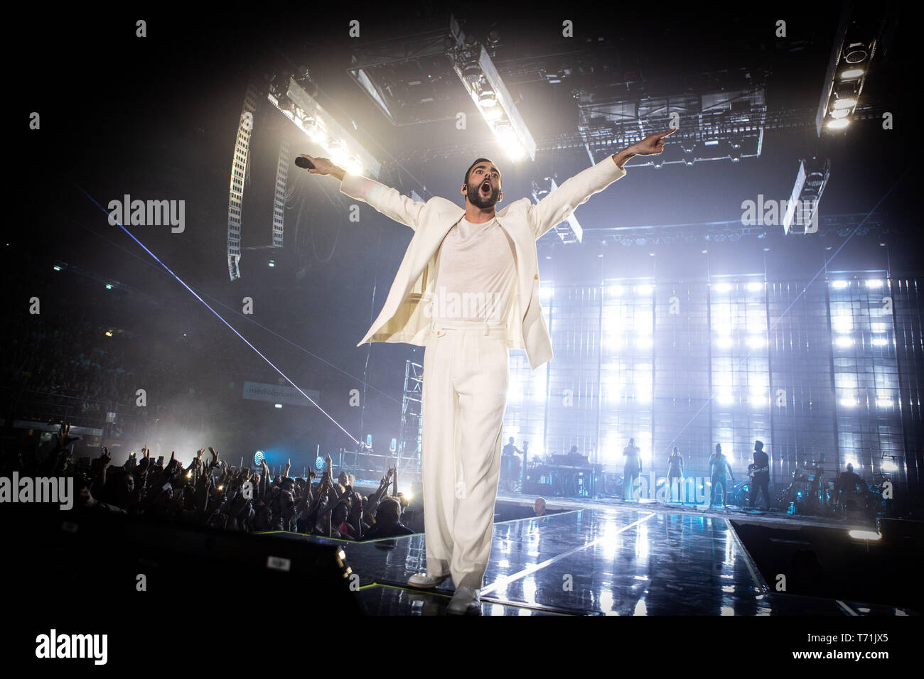 1 Maggio, Milano. Marco Mengoni esegue live @ Mediolanum Forum di Assago. Copyright Davide Merli / Alamy Foto Stock