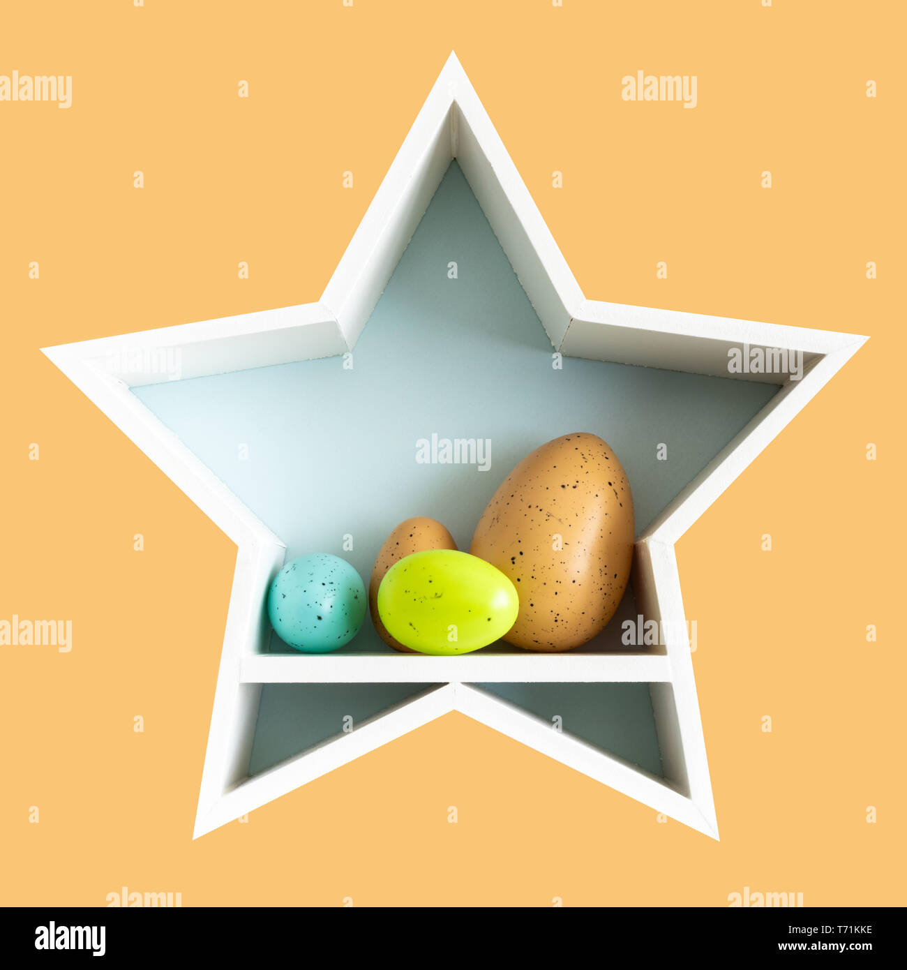 Nido di pasqua con alcune uova Foto Stock