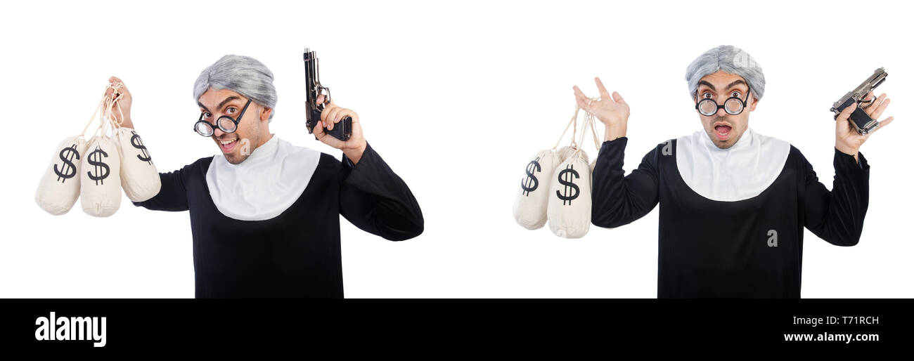 Uomo vestito da suora con pistola Foto stock - Alamy