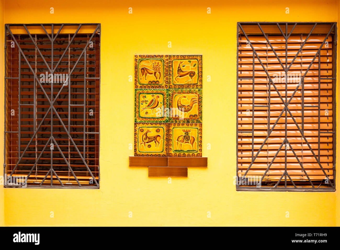 Decorazione ceramica sulla parete esterna Dozza Italia Foto Stock