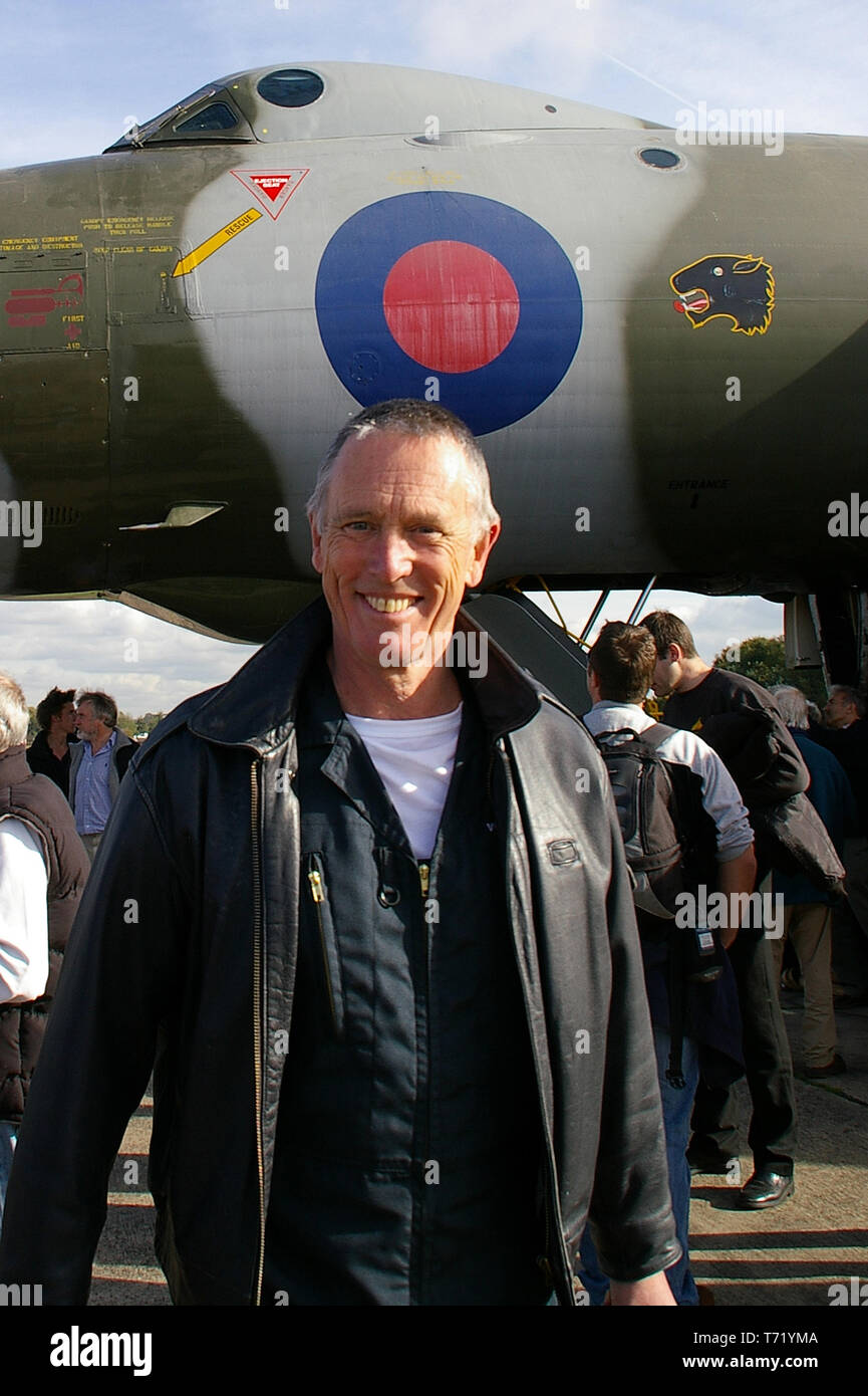 Sqn.ldr. Andrew Alastair 'Al' McDicken dopo il post restauro prova di volo di Avro Vulcan B2 xh558 bombardiere piano in mani private. Ex RAF Foto Stock