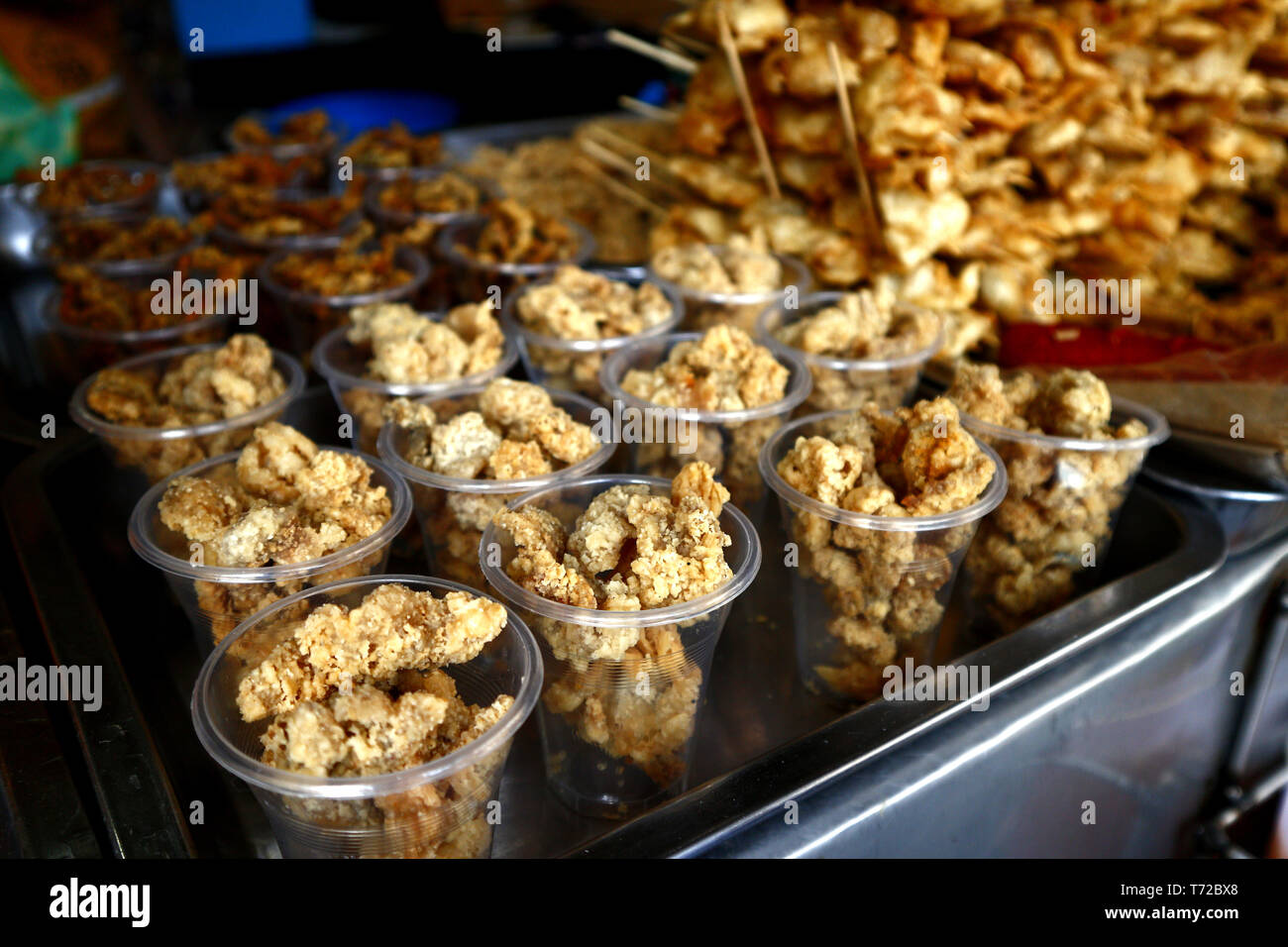 Foto di profondo fritto assortiti interiora di pollo Foto Stock