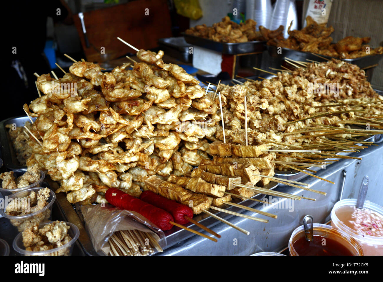 Foto di profondo fritto assortiti interiora di pollo Foto Stock