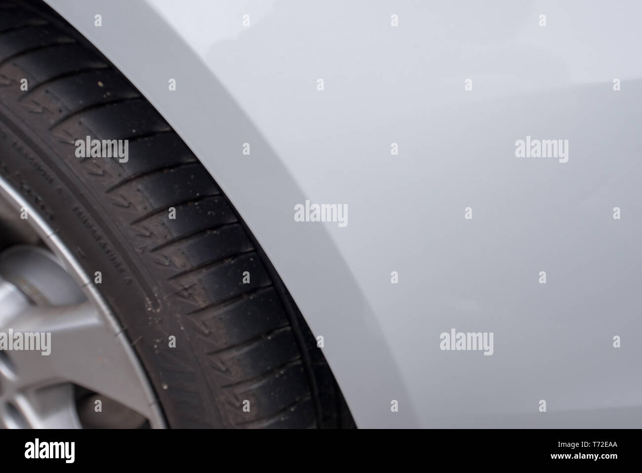 Car crash relitto, il traffico stradale collisione (RTC) danneggiamento auto dopo il crash. Riportare i dettagli del danno. Foto Stock