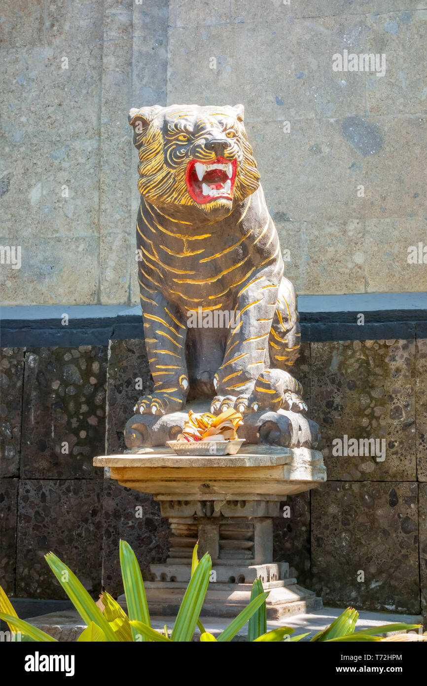 Una tigre statua in Bali Indonesia Foto Stock