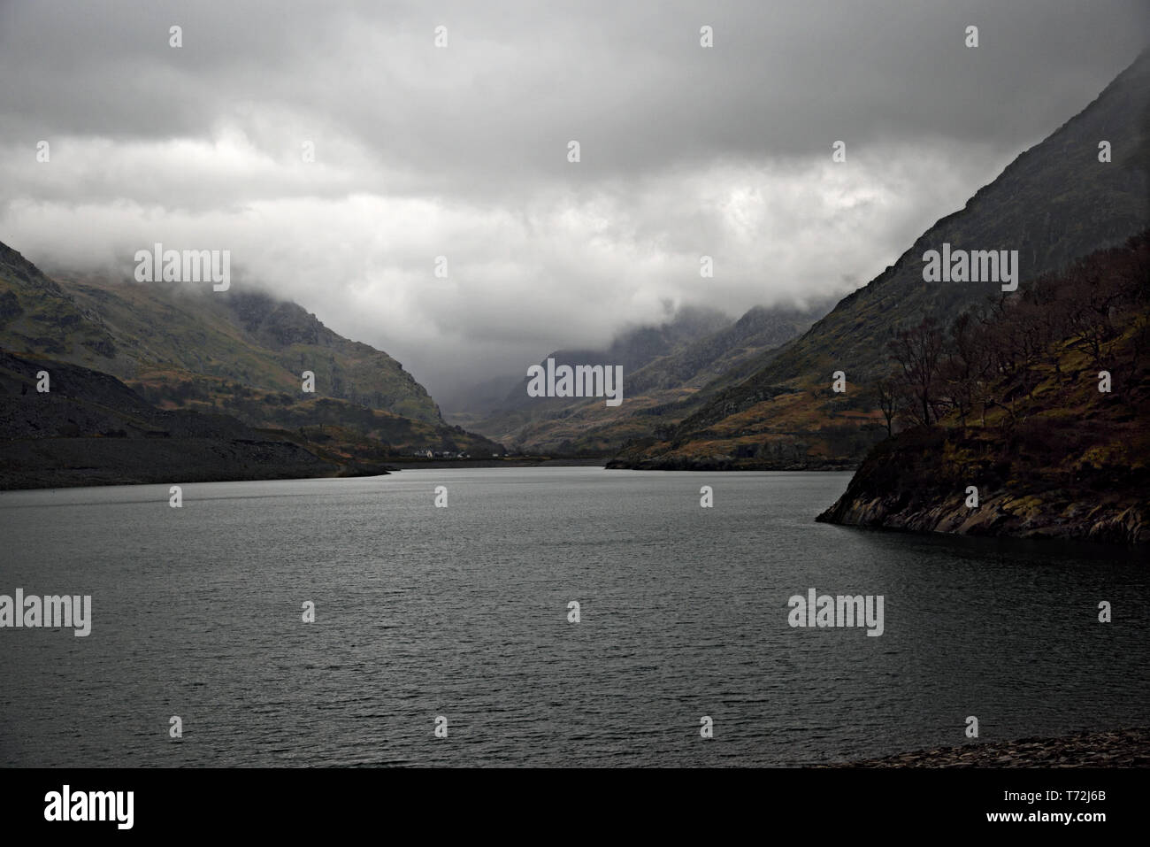 Llyn Peris, Snodonia, con Dinorwig cava sulla sinistra Foto Stock