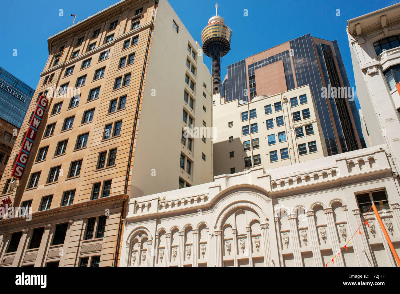 La Torre di Sydney occhio nel centro cittadino di Sydney Nuovo Galles del Sud Australia. Foto scattata da Gowings e Teatro di Stato edifici di Market street city center. Foto Stock