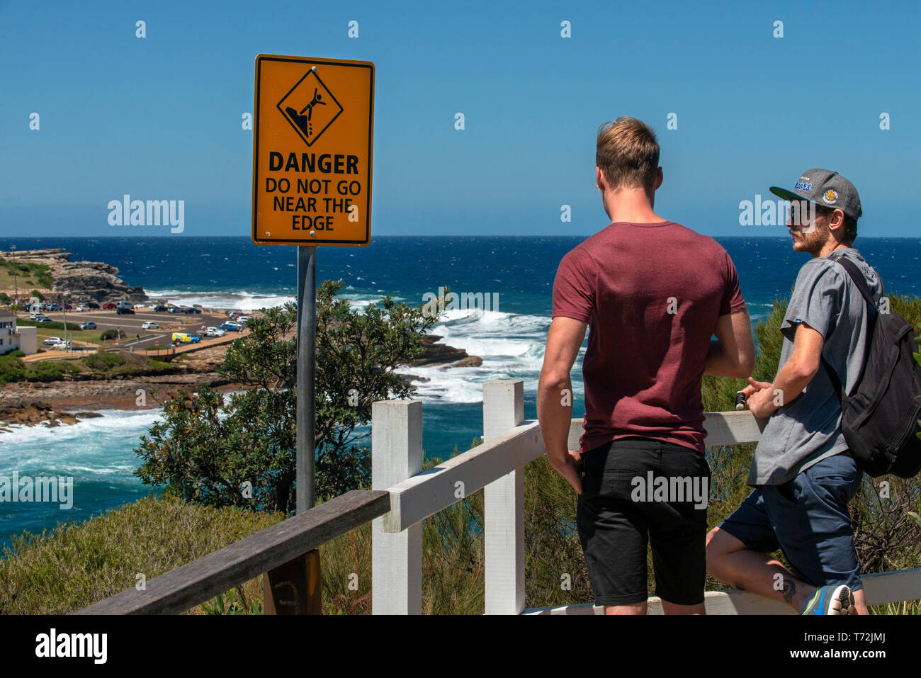 La spiaggia di Bondi a Coogee a piedi è una passeggiata costiera a Sydney nel Nuovo Galles del Sud, Australia. I turisti nei pressi di Gordons Bay. Foto Stock