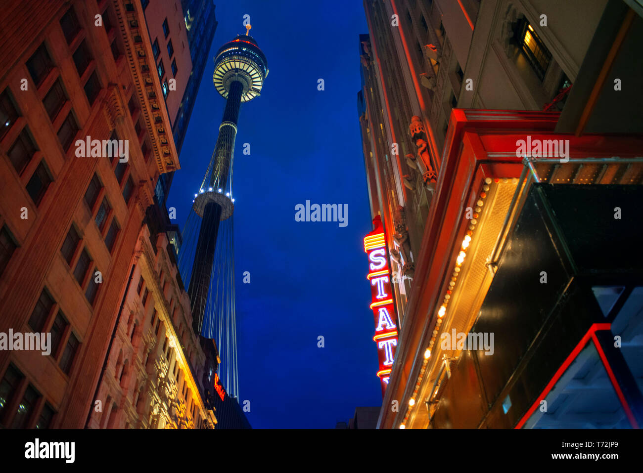 La Torre di Sydney occhio nel centro cittadino di Sydney Nuovo Galles del Sud Australia. Foto scattata da Gowings e Teatro di Stato edifici di Market street city center. Foto Stock