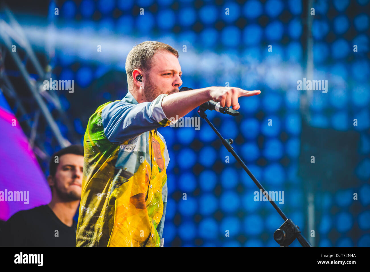 Roma, Italia. 01 Maggio, 2019. Vincitore della scorsa edizione del fattore X-Italia, Marco Anastasio eseguita dal vivo sul palco del Primo Maggio in concerto a Roma. Il " giorno " Concerto è un evento organizzato ogni anno a Roma dai sindacati CGL, CISL e UIL per celebrare i diritti dei lavoratori con la musica. Credito: Luigi Rizzo/Pacific Press/Alamy Live News Foto Stock