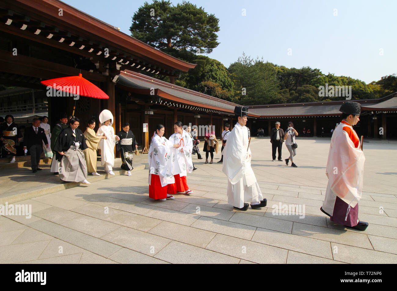 Tokyo, Giappone - 7 Aprile 2019: Processione cerimonia del tradizionale giapponese del matrimonio al Meiji, o Santuario Meiji Jingu, a Tokyo, Giappone Foto Stock