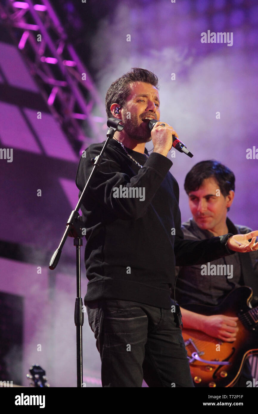 Roma, Italia. 01 Maggio, 2019. Daniele Silvestri performing live a Piazza San Giovanni a Roma per il concerto di 'Primo Maggio" (Primo Maggio), organizzato da manodopera Italiana Sindacati CGIL, CISL e UIL Credito: Paolo Pizzi/Pacific Press/Alamy Live News Foto Stock