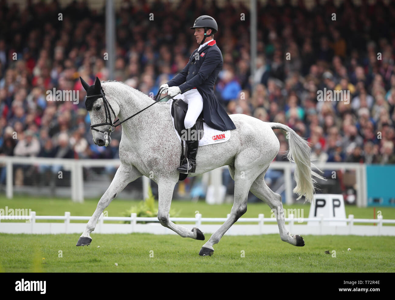 Gran Bretagna Oliver Townend sulla classe Ballaghmor compete in dressage durante il giorno tre del 2019 Mitsubishi Motors Badminton Horse Trials a Badminton station wagon, nel Gloucestershire. Foto Stock