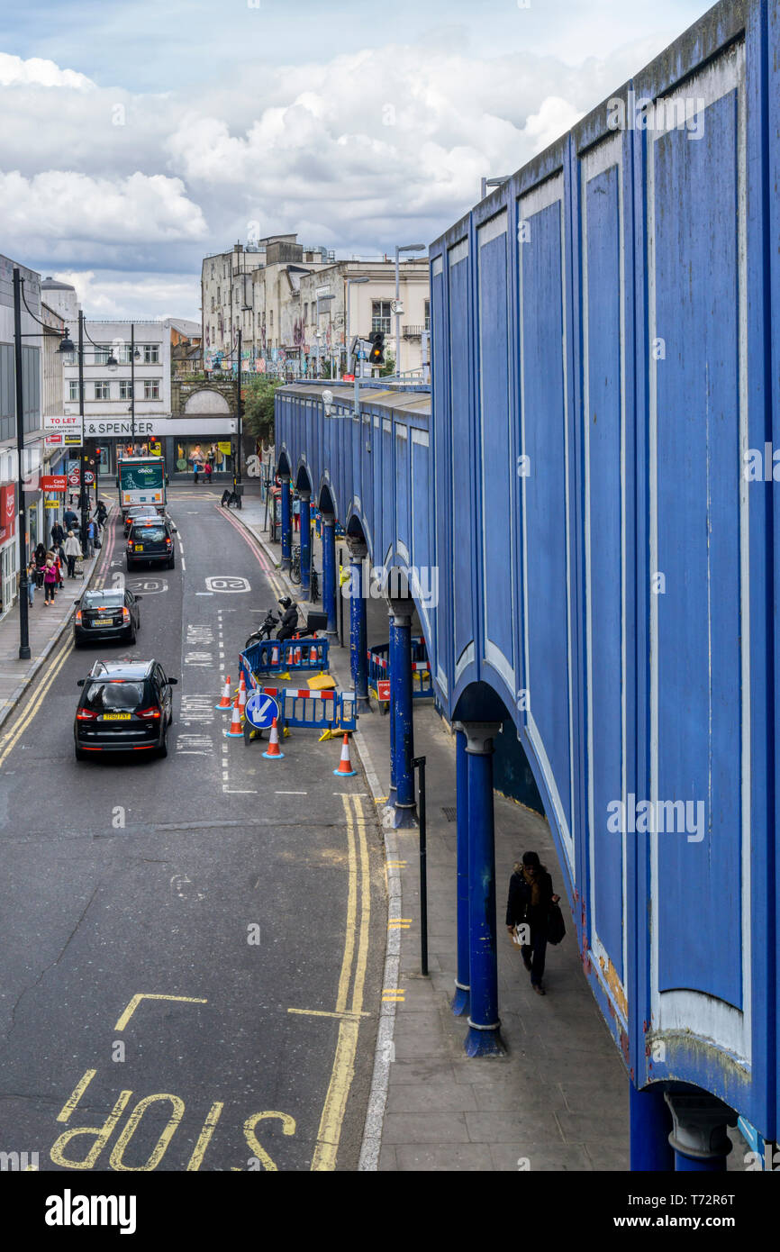 Brixton archi sotto la linea ferroviaria vicino alla strada atlantica. Attualmente in fase di ristrutturazione e re-lasciate come restaurant & shop unità. Foto Stock