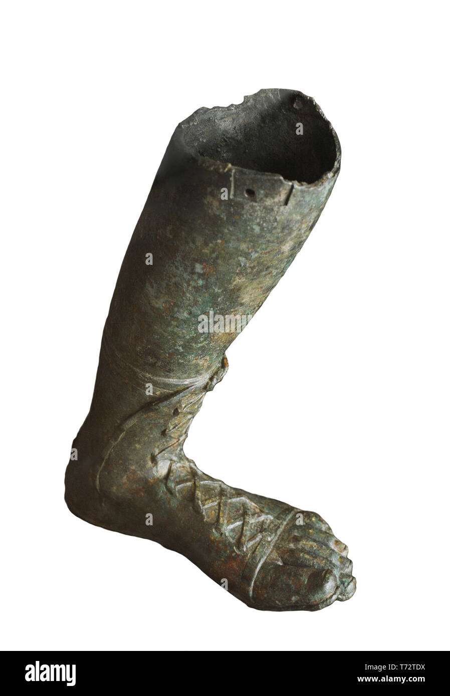 Dettaglio di una gamba appartenente ad una statua creata per decorare uno spazio pubblico. I secolo d.c. Bronzo. Museo Archeologico Nazionale. Madrid. Spagna. Foto Stock